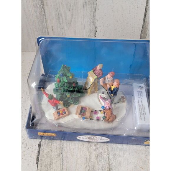 Lemax lighting the tree 2010 Village accessories snow light up Xmas - Picture 5 of 9